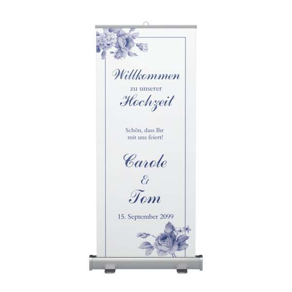 Roll-Up Willkommenschild für die Hochzeit mit Blüten in indisch blau